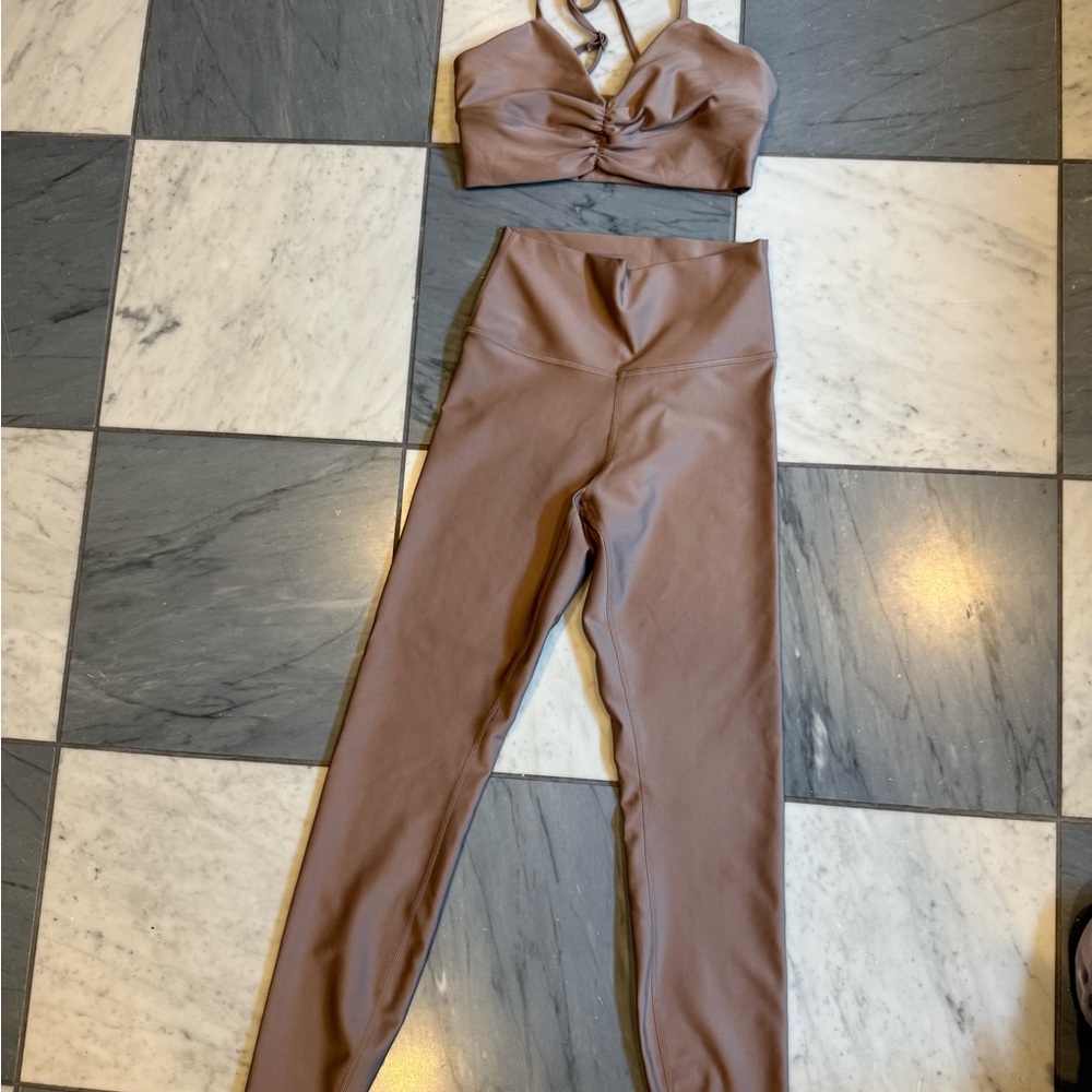 Alo Yoga Airlift Pants & Sports Bra